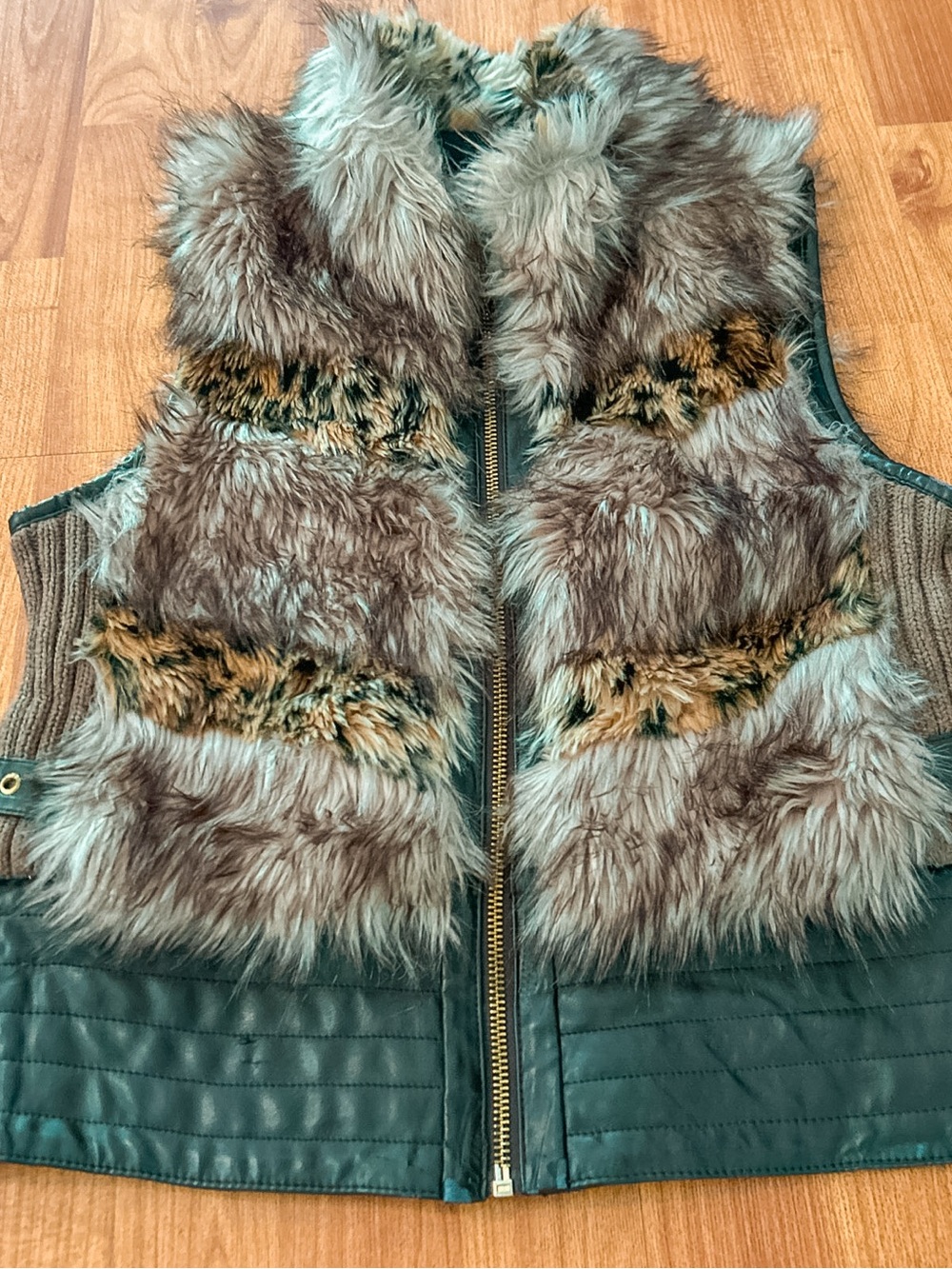 Y2K Faux Fur Vest Women’s Knit Trim Street Style Guess Size Medium Animal Print - Picture 2 of 10
